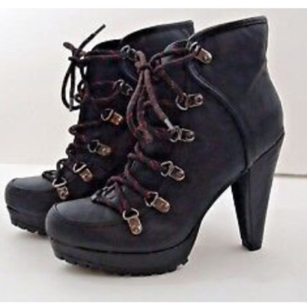 Guess Beatrix heeled lace up boots